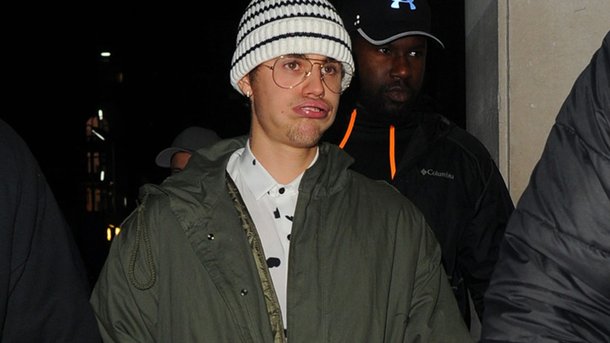 Justin Bieber s’amuse avec les paparazzis!