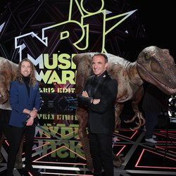 Julien Doré et Nikos Aliagas - Backstage NRJ Music Awards Paris Edition