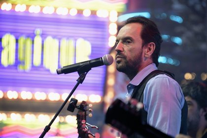 Gérald De Palmas chante au Concert Pop Love