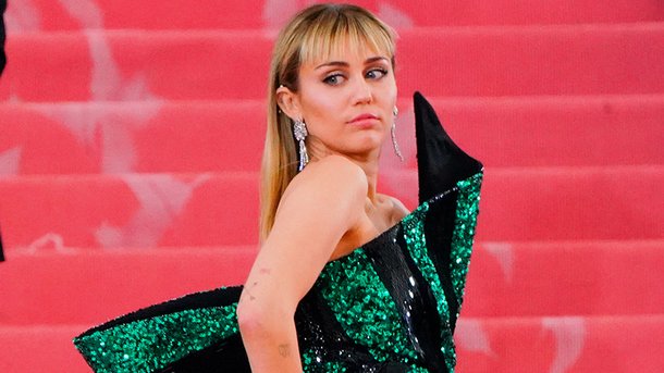 Miley Cyrus en extraterrestre: la chanteuse participe au buzz sur la Zone 51