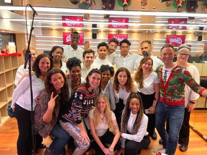 Chimène Badi et la chorale gospel Sankofa Unit sont les invités du Réveil Chérie pour fêter Noël !