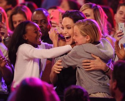 Angelina Jolie et ses filles @ Kids Choice Awards 2015
