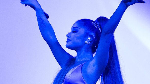 Ariana Grande répond à un fan déçu que "Dont' Call Me Angel" ne soit pas numéro 1