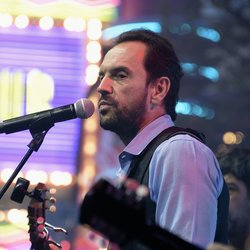 Gérald De Palmas chante au Concert Pop Love