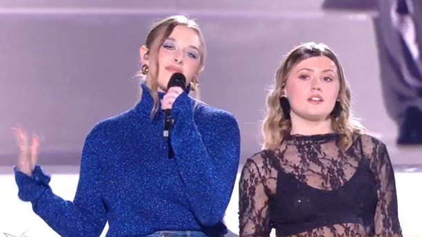Helena reprend "Mauvais garçon" avec Marine, Ebony et l'ensemble du Star Academy Tour