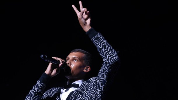 Stromae : la triste histoire derrière "Papaoutai"
