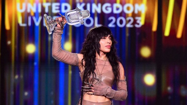 Eurovision : la Suède triomphe, La Zarra, 16e, fait un geste maladroit