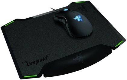 Un tapis de souris avec repose-poignet.