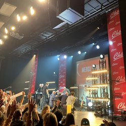 Standing ovation pour Patrick Bruel lors de son Concert super privé. Un moment fort en émotion.