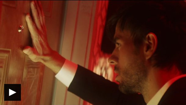 Enrique Iglesias  dévoile déjà le clip de son single «El baño»