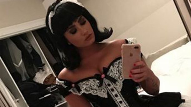 Demi Lovato joue les soubrettes sexy pour Halloween!