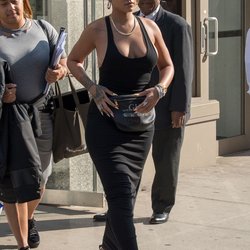 Rihanna décolleté