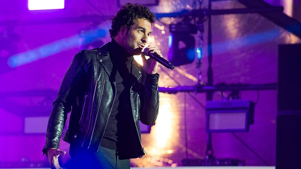 Amir en deuil: le chanteur partage un hommage bouleversant à son ami Aaron
