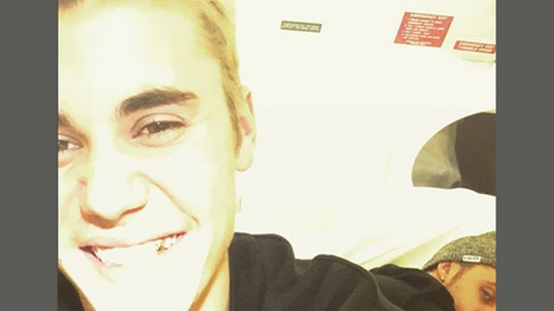 Justin Bieber: il a une dent en or!