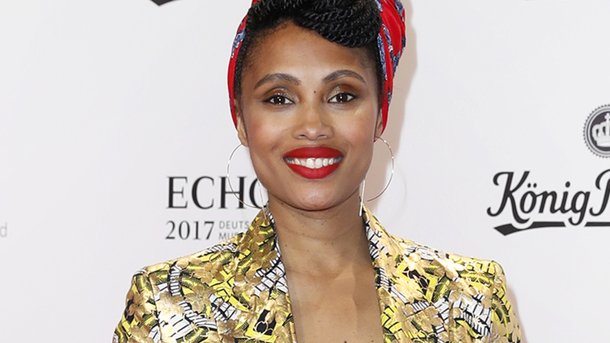 Imany : décryptage de son look en 7 tenues phare!