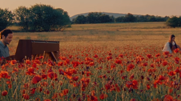Vianney invite sa femme Catherine Robert dans le clip de «La Fille du Sud»