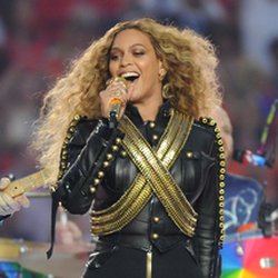 Beyoncé, Chris Martin et Bruno Mars lors de la mi-temps du Superbowl!