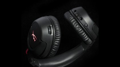Les commandes et connectiques accessibles sur le casque Clould Flight