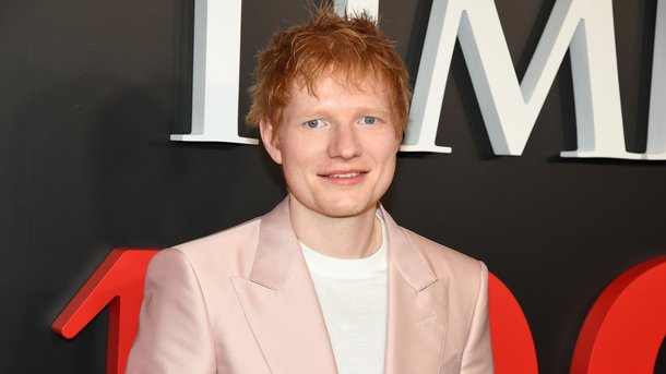 Ed Sheeran prend sa revanche sur les pires looks de sa carrière