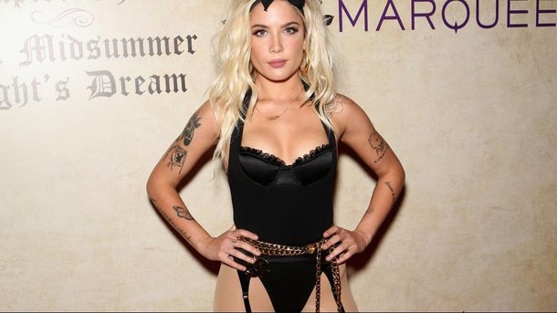 Halsey: que signifient ses tatouages?