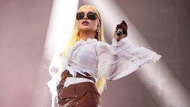 Kim Petras crée la surprise avec le très frenchy « Problématique »