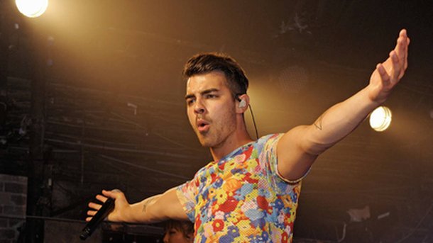 Joe Jonas : surpris du succès de DNCE!
