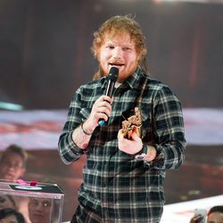 Ed Sheeran reçoit son prix - NRJ Music Awards 2015