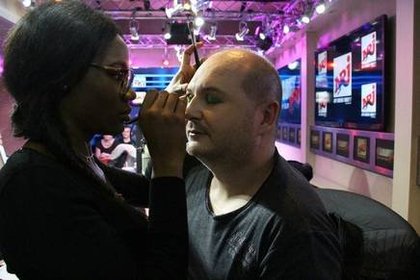Lundi 9 Mars 2015 Cauet fête la journée de la femme