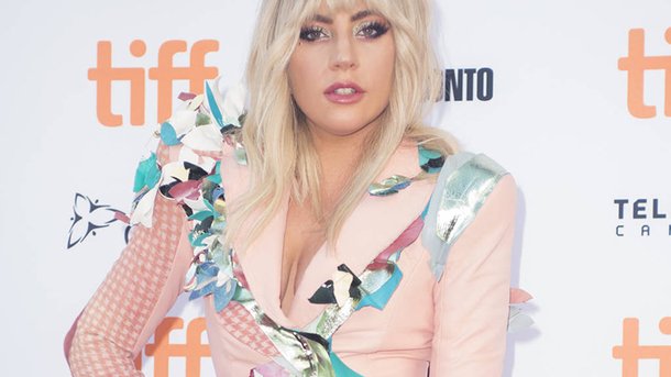 Lady Gaga serait fiancée à Christian Carino