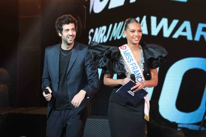 Max Boublil et Miss France 2023 - Cérémonie des NRJ Music Awards 2023