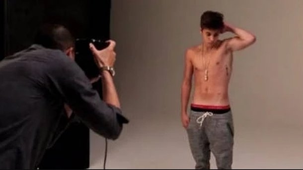 Justin Bieber : la vidéo de sa séance photo torse nu