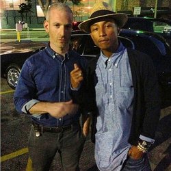 Rihanna: J'ai passé une soirée incroyable avec ces 2 mecs @melzy917 and @pharrell #STYLEDtoROCK baby!! #comingTHISFALL #designershit #ExecutiveProducerLife #itsaBajanting