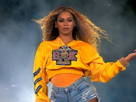 "Homecoming" : Beyoncé sort un album live surprise de ses fameux concerts de Coachella