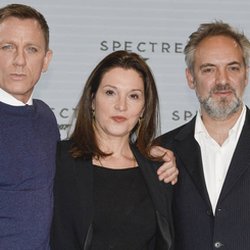 daniel-craig-barbara-broccoli-et-sam-mendes