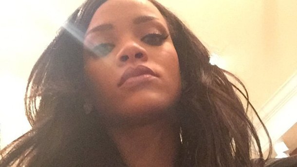 Rihanna dévoile un nouveau hit en live!