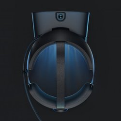 Le casque Oculus Rift 2 vu du dessous, avec son système d'attache qui ressemble au PSVR.