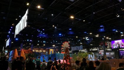 Fortnite a eu droit à une stand magnifique et colossal, avec une activité de tyrolienne en son sein. Oui, oui !