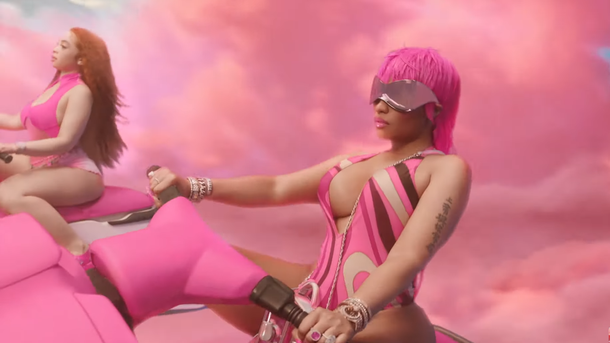 Nicki Minaj et Ice Spice déboulent dans « Barbie World », découvrez le clip