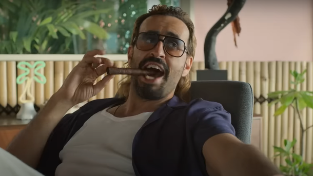 « Sentinelle » : découvrez la bande-annonce du film déjanté avec Jonathan Cohen