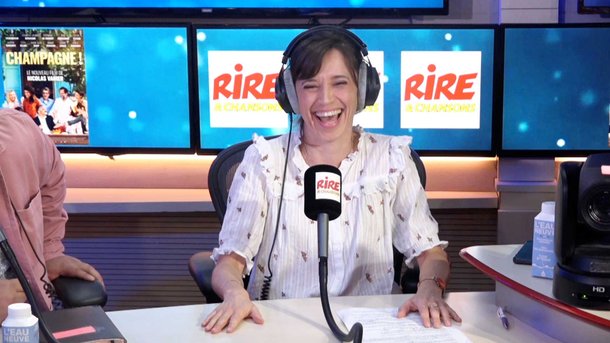 Vanessa Kayo à Stéphane De Groodt : "Contente de vous recevoir, monsieur de Groodt, pour le film "Champagne" de Nicolas Vanier ; Toujours plus classe que de jouer dans "Une petite binouze !" de Marcel Chougnard."