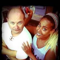 Amel avec Cauet pour la mise en radio officielle de son nouveau single Ma Chance sur NRJ