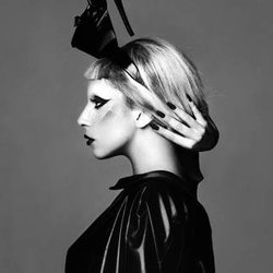 Lady GaGa : un duo, un hommage, une émission en vue