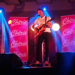 Vianney sur la scène du Concert privé Pop Love
