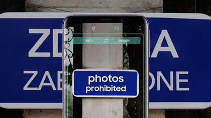 Les S9 et S9+ pourront même traduire en direct un élément capturé par le capteur photo !