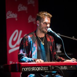Matt Pokora sur la scène de son Concert Super Privé Chérie FM  à Tours