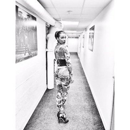 Shy'm: #jumpsuit #onauratoutvu #osezosezjoséphine @onauratoutvu