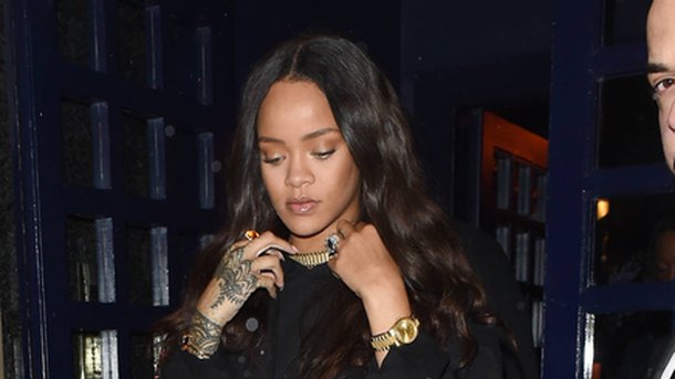 Rihanna : son émouvant hommage sur scène aux victimes de Nice