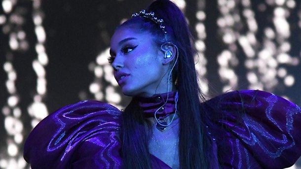 Ariana Grande fait une apparition surprise et très remarquée dans une boîte de nuit au Texas