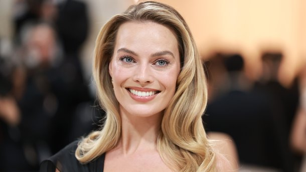 Margot Robbie : quel regard porte-t-elle sur la poupée Barbie ?