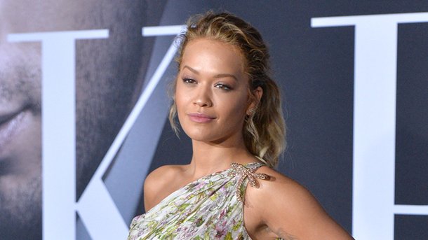 Rita Ora: splendide à l’avant-première de «Cinquante nuances plus sombres»